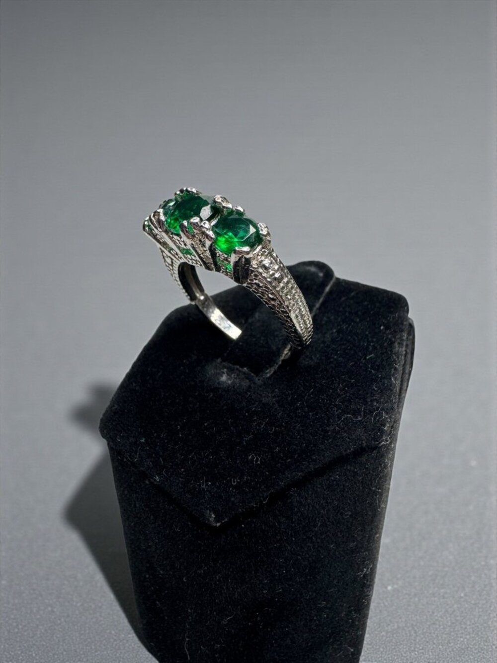 Triple Green Crystal Ring Silver Tone Three Stone Statement Ring Size 7.5